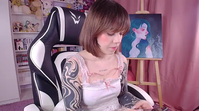 Snapshot of Catharsisi chatting on 01.18.25 Catharsisi online show from 01.18.25
