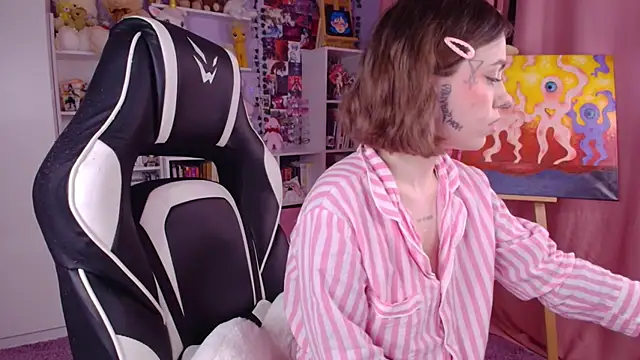 Snapshot of Catharsisi chatting on 01.19.25 Catharsisi online show from 01.19.25