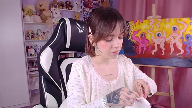 Snapshot of Catharsisi chatting on 01.20.25 Catharsisi online show from 01.20.25