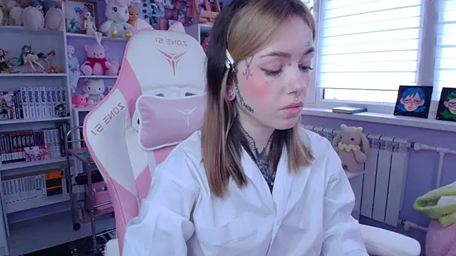 Snapshot of Catharsisi chatting on 10.03.25 Catharsisi online show from 10.03.25