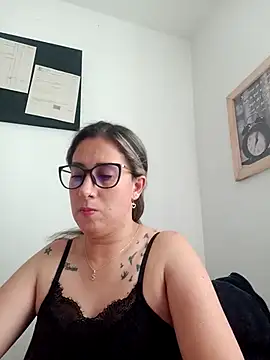 Snapshot of CHARLOTTE_1711 chatting on 02.10.25 CHARLOTTE 1711 online show from 02.10.25