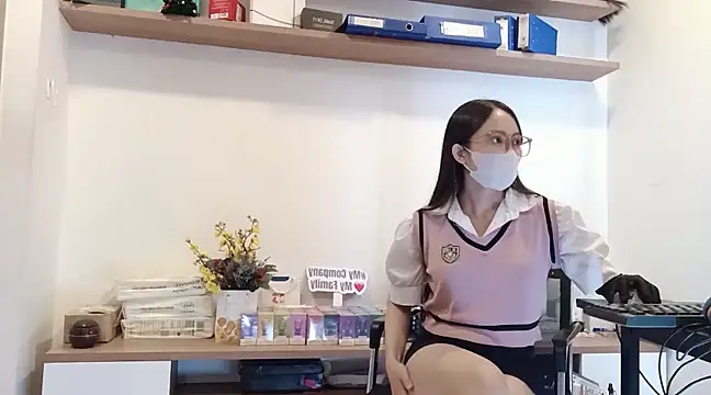 Lush-Office online show from 02.18.25