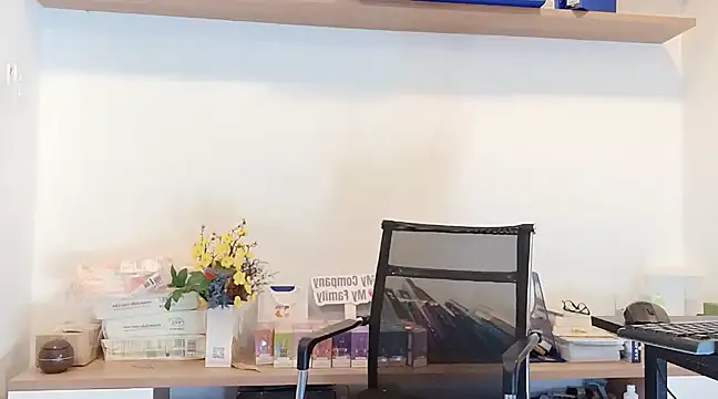 Lush-Office online show from 03.02.25