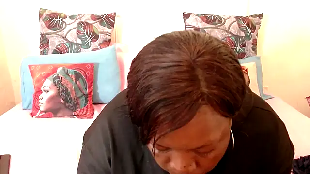 Snapshot of omalicha98 chatting on 02.17.25 omalicha98 online show from 02.17.25