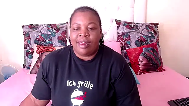 Snapshot of omalicha98 chatting on 02.21.25 omalicha98 online show from 02.21.25