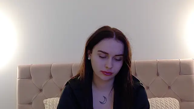 Snapshot of Lilliana_Moon chatting on 01.21.25 Lilliana Moon online show from 01.21.25