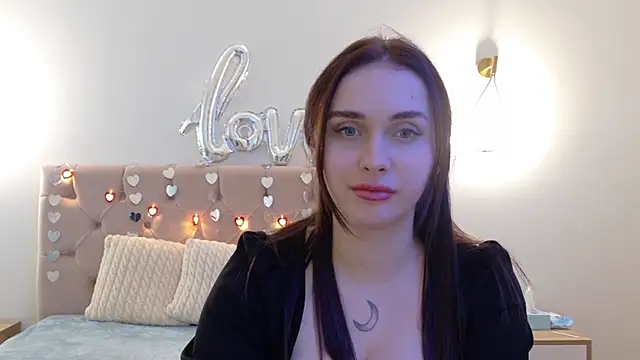Snapshot of Lilliana_Moon chatting on 02.07.25 Lilliana Moon online show from 02.07.25