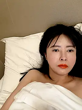 Snapshot of lilandi0521 chatting on 02.25.25 lilandi0521 online show from 02.25.25