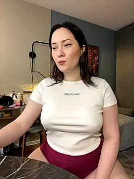 Snapshot of Kiss_My_Body chatting on 11.09.25 Kiss My Body online show from 11.09.25