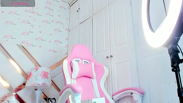 Snapshot of NoaBrowm chatting on 01.30.25 NoaBrowm online show from 01.30.25