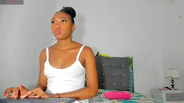 Snapshot of NoaBrowm chatting on 09.18.25 NoaBrowm online show from 09.18.25