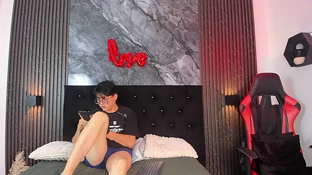 Snapshot of vanilla_hot chatting on 02.17.25 vanilla hot online show from 02.17.25