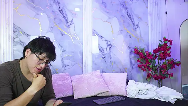 Snapshot of vanilla_hot chatting on 09.19.25 vanilla hot online show from 09.19.25