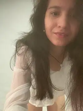 Snapshot of Bella_still chatting on 03.12.25 Bella still online show from 03.12.25