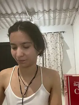Snapshot of Bella_still chatting on 03.18.25 Bella still online show from 03.18.25