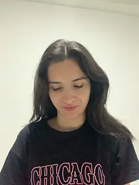 Snapshot of Bella_still chatting on 09.14.25 Bella still online show from 09.14.25