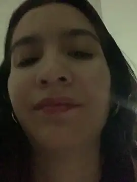 Snapshot of Bella_still chatting on 10.03.25 Bella still online show from 10.03.25