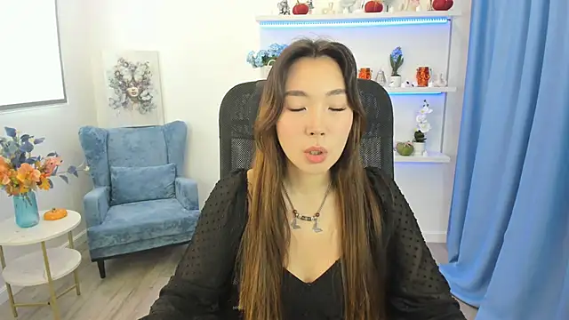 AnnaReyla online show from 10.26.25