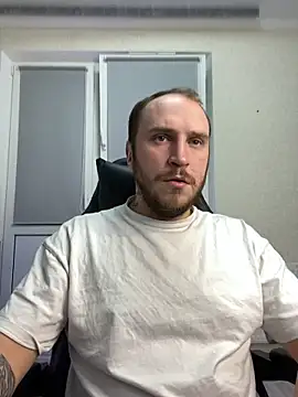 Snapshot of _XxX-XxX_ chatting on 03.08.25 XxX-XxX online show from 03.08.25