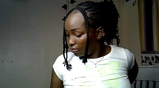 Snapshot of Vprettieeer chatting on 01.28.25 Vprettieeer online show from 01.28.25