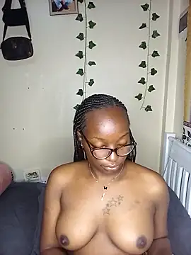 Snapshot of Vprettieeer chatting on 03.05.25 Vprettieeer online show from 03.05.25