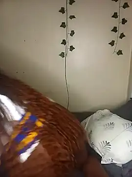 Snapshot of Vprettieeer chatting on 03.10.25 Vprettieeer online show from 03.10.25