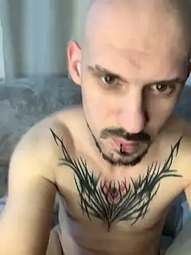Snapshot of AssHunter4k chatting on 02.14.25 AssHunter4k online show from 02.14.25