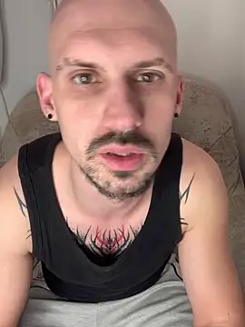 Snapshot of AssHunter4k chatting on 02.20.25 AssHunter4k online show from 02.20.25