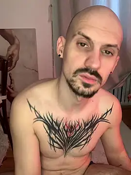 Snapshot of AssHunter4k chatting on 02.26.25 AssHunter4k online show from 02.26.25