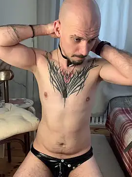 Snapshot of AssHunter4k chatting on 03.19.25 AssHunter4k online show from 03.19.25