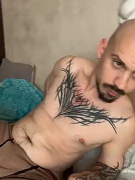 Snapshot of AssHunter4k chatting on 10.15.25 AssHunter4k online show from 10.15.25