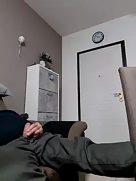 Snapshot of uomotrav chatting on 01.22.25 uomotrav online show from 01.22.25