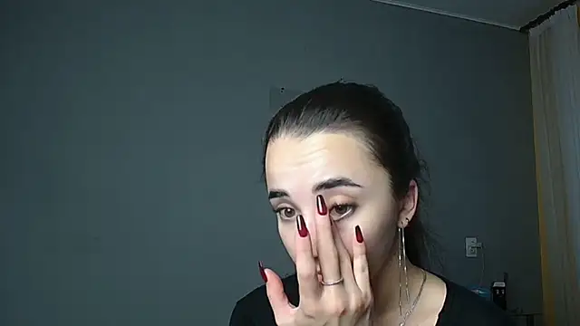 Eva Gloryy online show from 11.14.25