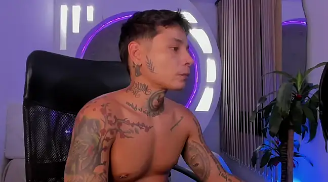 Snapshot of tattokoi chatting on 03.19.25 tattokoi online show from 03.19.25