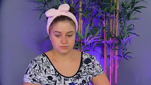 Snapshot of PatriciaSpice chatting on 10.13.25 PatriciaSpice online show from 10.13.25