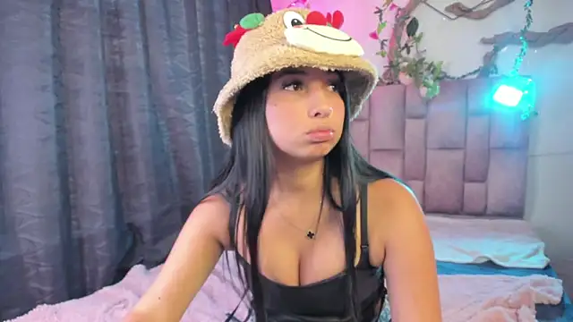 sofia  james online show from 12.02.25