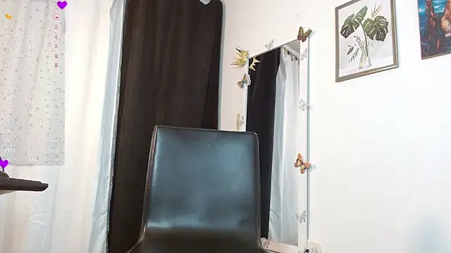 Snapshot of SophiaJohnson_17 chatting on 10.03.25 SophiaJohnson 17 online show from 10.03.25