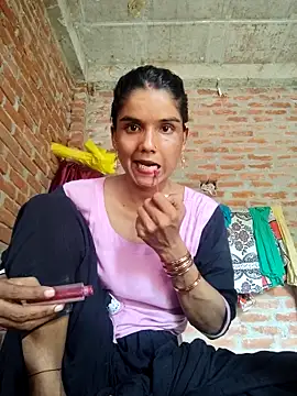 Snapshot of Sexy_Tanya69 chatting on 09.30.25 Sexy Tanya69 online show from 09.30.25