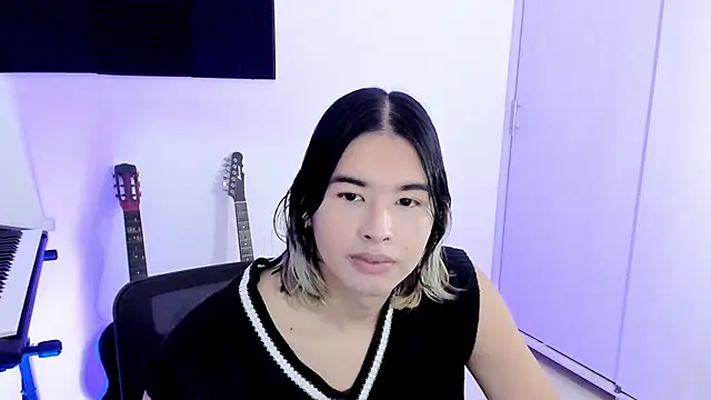 Snapshot of JordiWilld chatting on 10.18.25 JordiWilld online show from 10.18.25