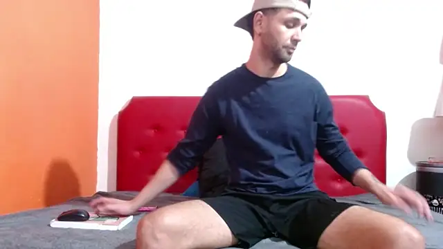 Snapshot of Cristian_white chatting on 10.25.25 Cristian white online show from 10.25.25