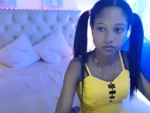 Snapshot of LITTLEDOLLHOT chatting on 01.21.25 LITTLEDOLLHOT online show from 01.21.25