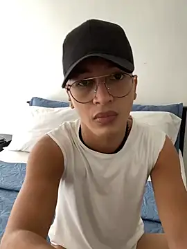 Snapshot of Diegosavage3 chatting on 09.17.25 Diegosavage3 online show from 09.17.25