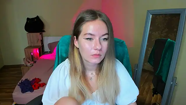 Snapshot of EmilyPaw chatting on 01.31.25 EmilyPaw online show from 01.31.25