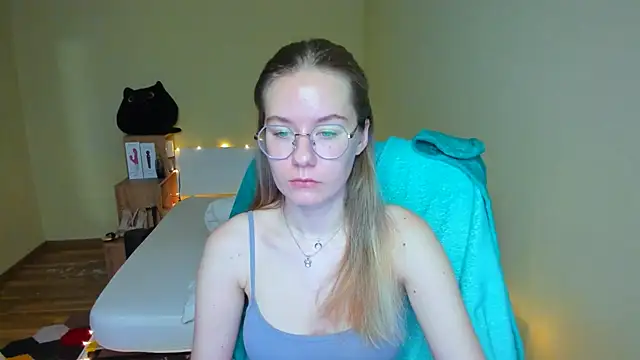 Snapshot of EmilyPaw chatting on 02.15.25 EmilyPaw online show from 02.15.25