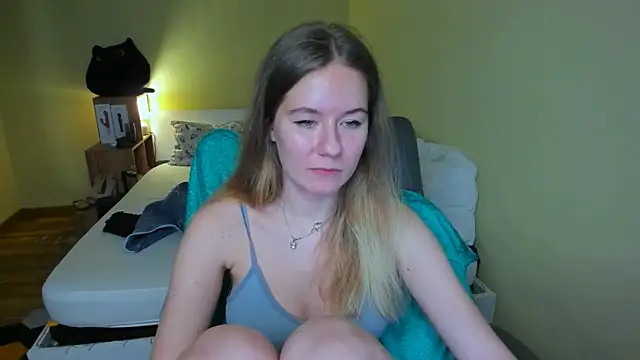 Snapshot of EmilyPaw chatting on 02.16.25 EmilyPaw online show from 02.16.25