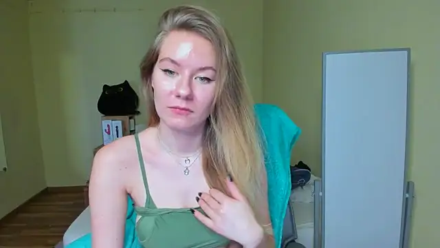 Snapshot of EmilyPaw chatting on 02.19.25 EmilyPaw online show from 02.19.25