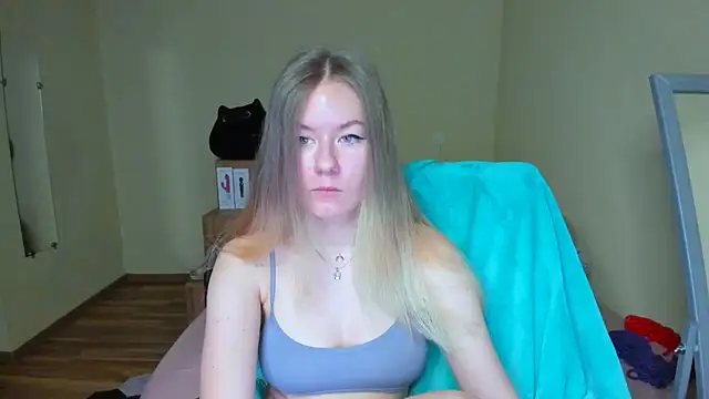 Snapshot of EmilyPaw chatting on 02.21.25 EmilyPaw online show from 02.21.25