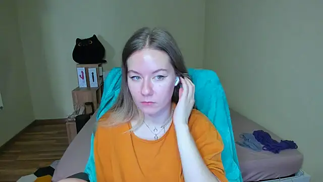 Snapshot of EmilyPaw chatting on 02.22.25 EmilyPaw online show from 02.22.25