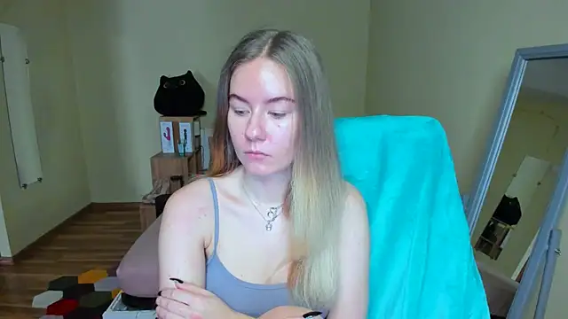 Snapshot of EmilyPaw chatting on 02.26.25 EmilyPaw online show from 02.26.25
