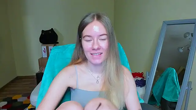 Snapshot of EmilyPaw chatting on 02.27.25 EmilyPaw online show from 02.27.25